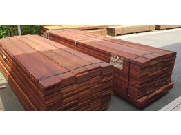 Planche en bois exotique